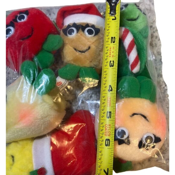 Del Monte YUMKINS Christmas Ornaments Set of 6 Fruits & Vegetables 1991 - Picture 12 of 13